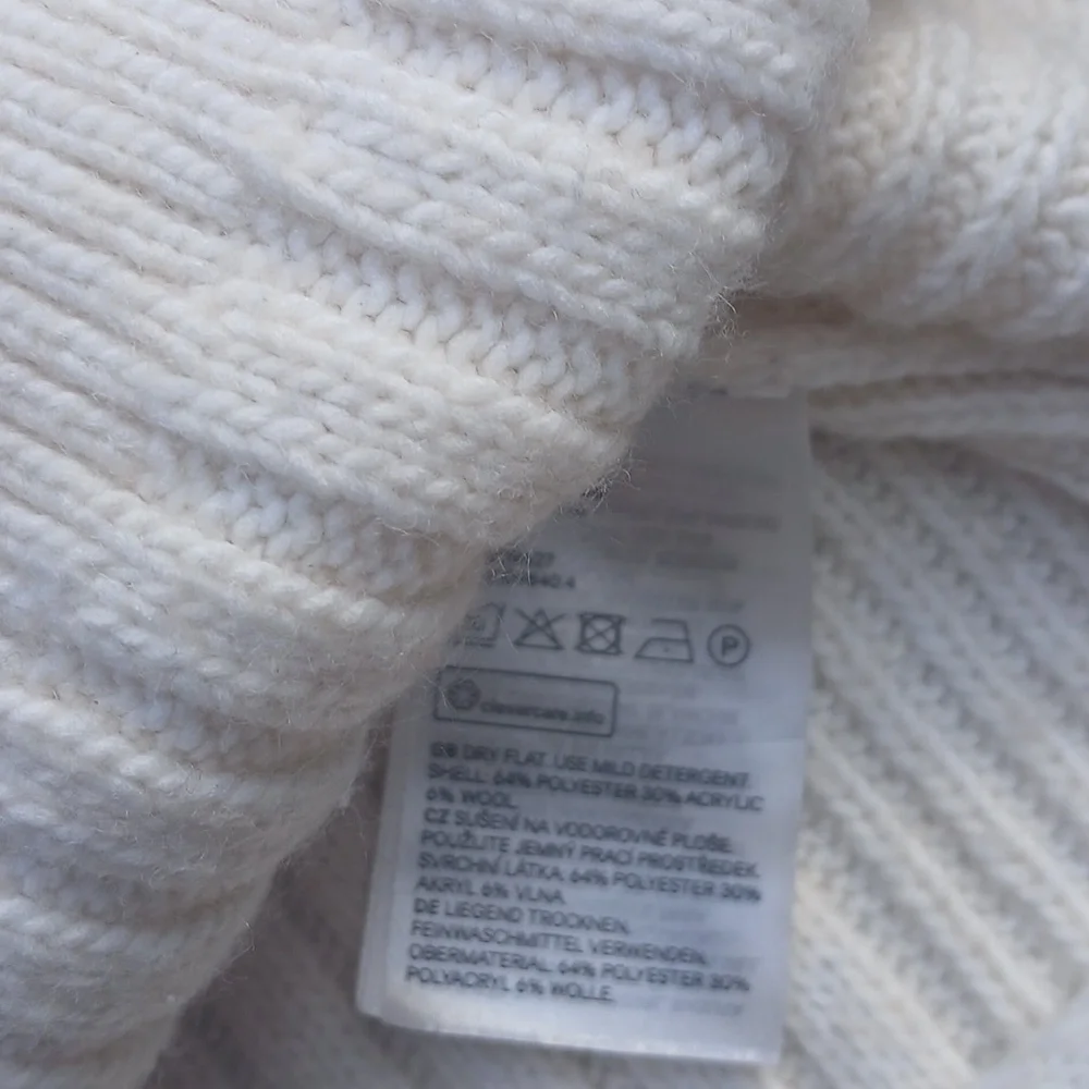 H&M Off-White Ribbed Sweater Vest - Picture 5 of 5